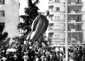 Movimento Studentesco Albanese Caduta Statua Enver Hoxha
