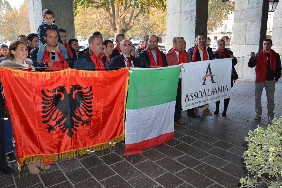 Asti, shqiptarët në protestë