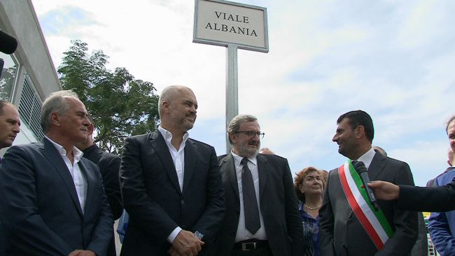 Rama con il presidente della Regione Puglia Michele Emiliano