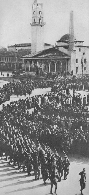 Parata per la liberazione di Tirana il 17 Novembre 1944