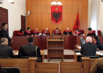Tribunale Albania fiducia nei tribunali sondaggio IDM