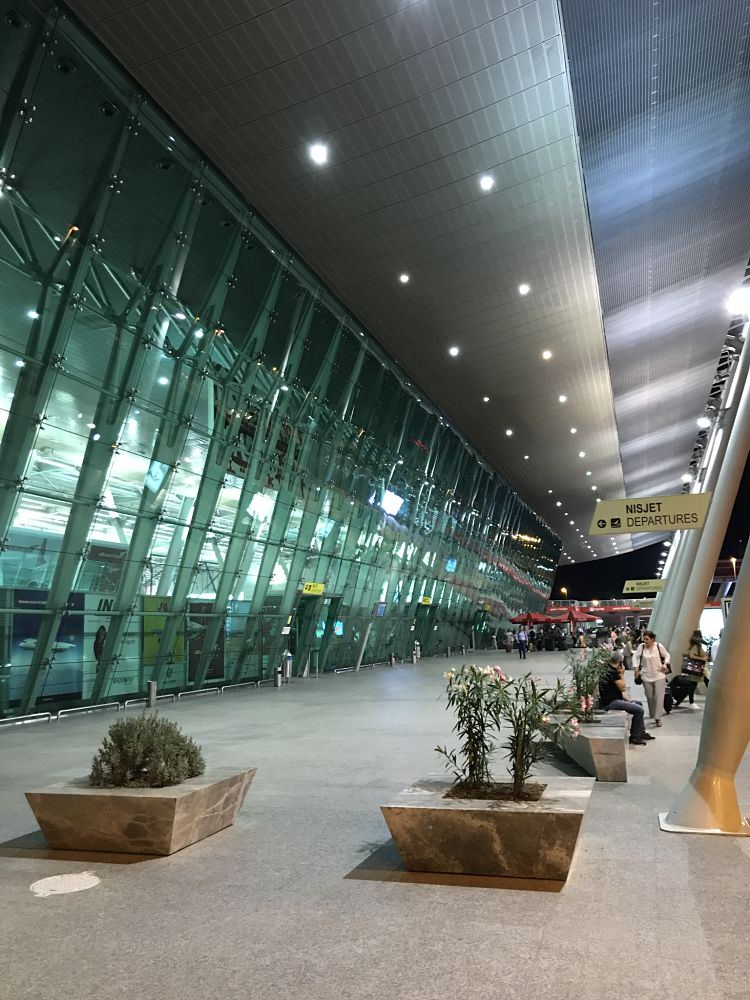L’entrata del Aeroporto di Tirana