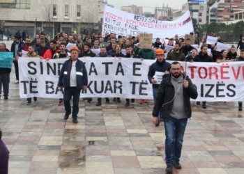 La protesta dei minatori di Bulqizë a Tirana