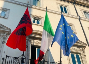 Bandiera Albania Italia Roma
