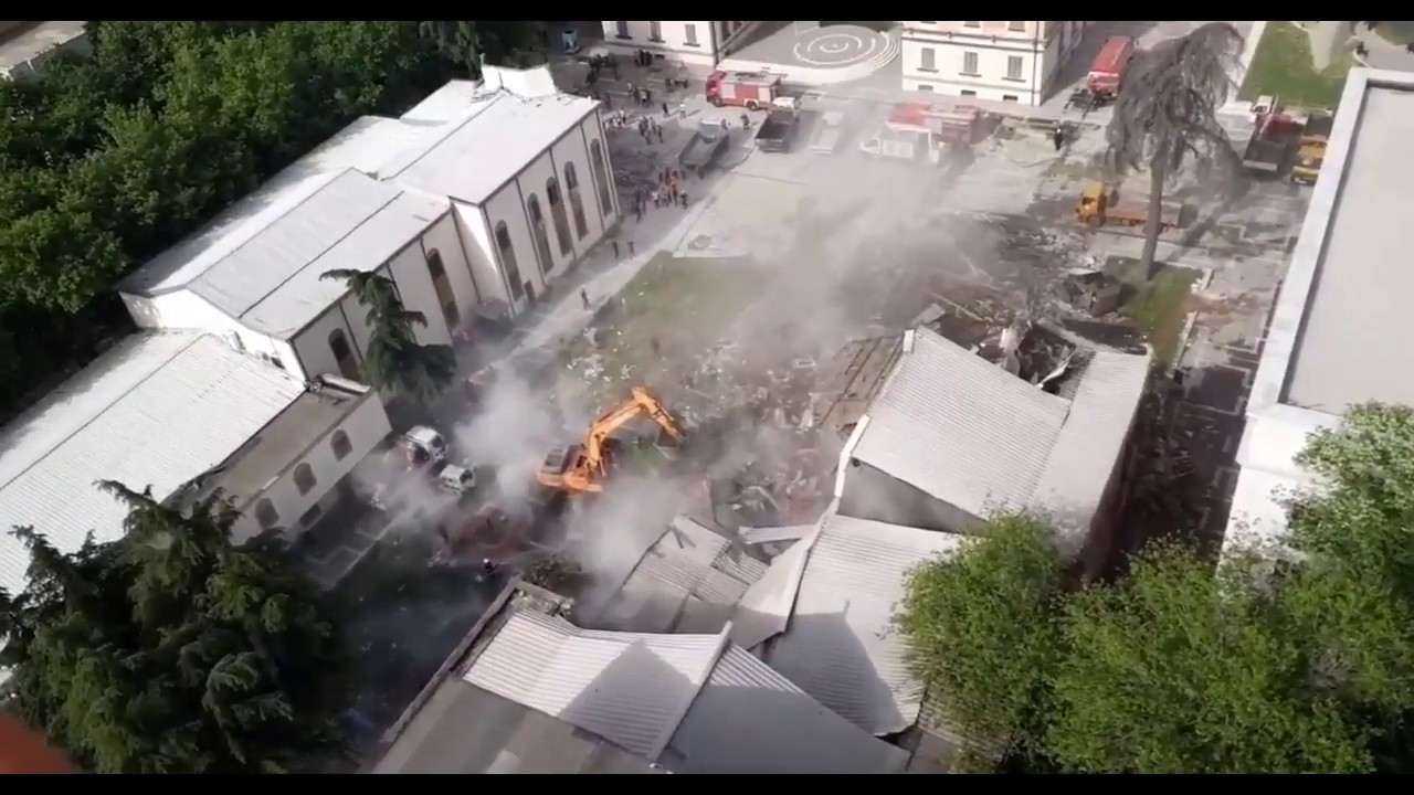 Tirana, Abbattuto L’edificio Del Teatro Nazionale PD: Come In Dittatura