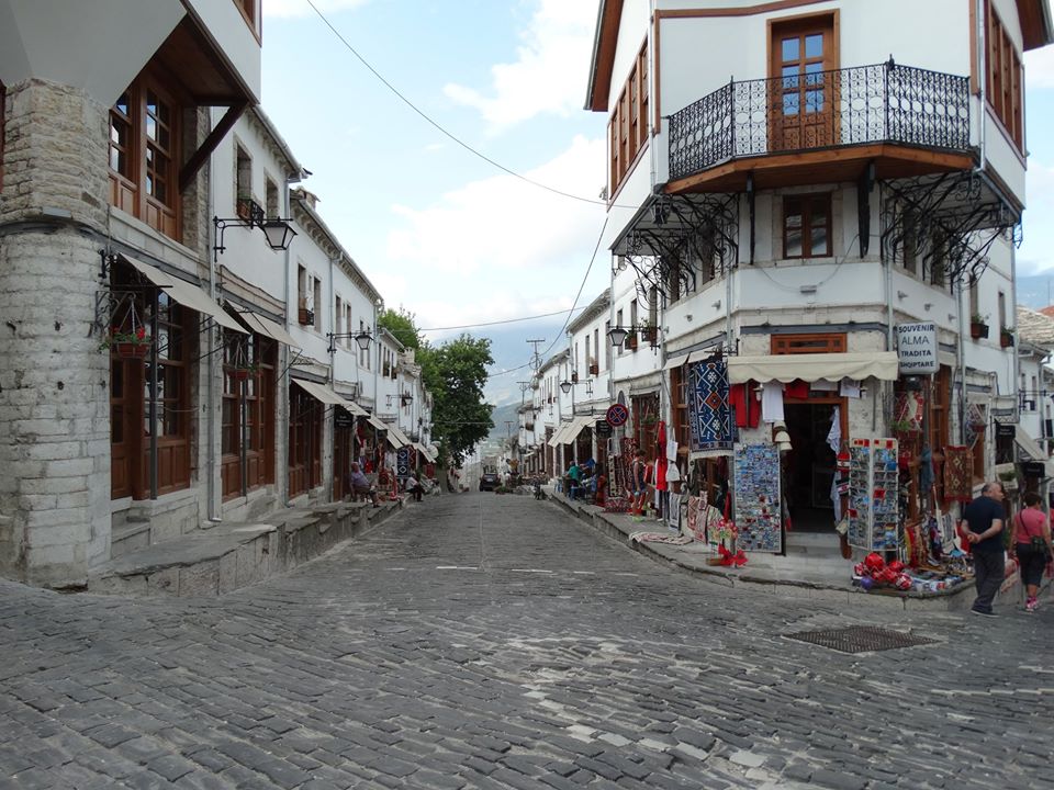Argirocastro (in albanese Gjirokastër)
