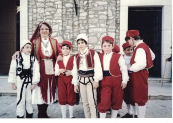 Contessa Entellina, bambini in costume albanese