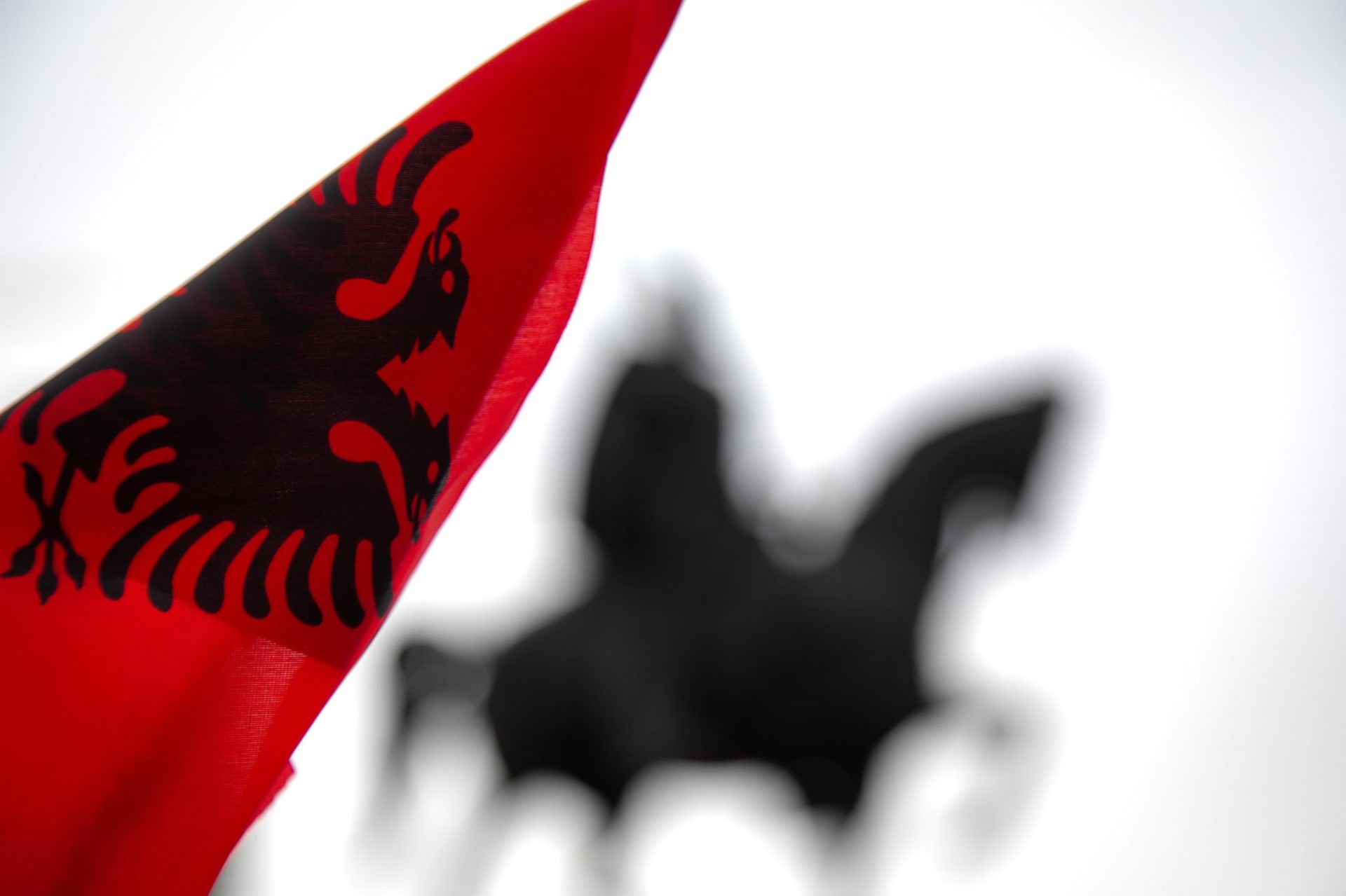 Albania: sale la curva dei decessi con diecimila morti in più rispetto alla media