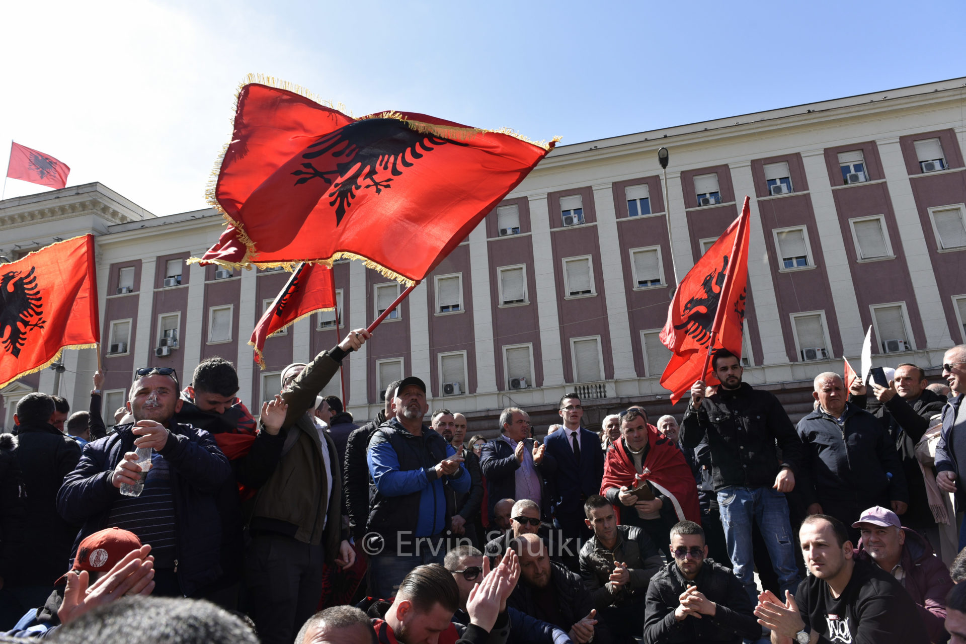 Albania, manifestazioni in piazza contro il caro prezzi: le foto della protesta a Tirana