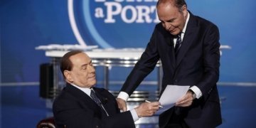 Berlusconi në Porta a Porta nënshkruan \"Paktin e Shën Valentinit\" me italianët